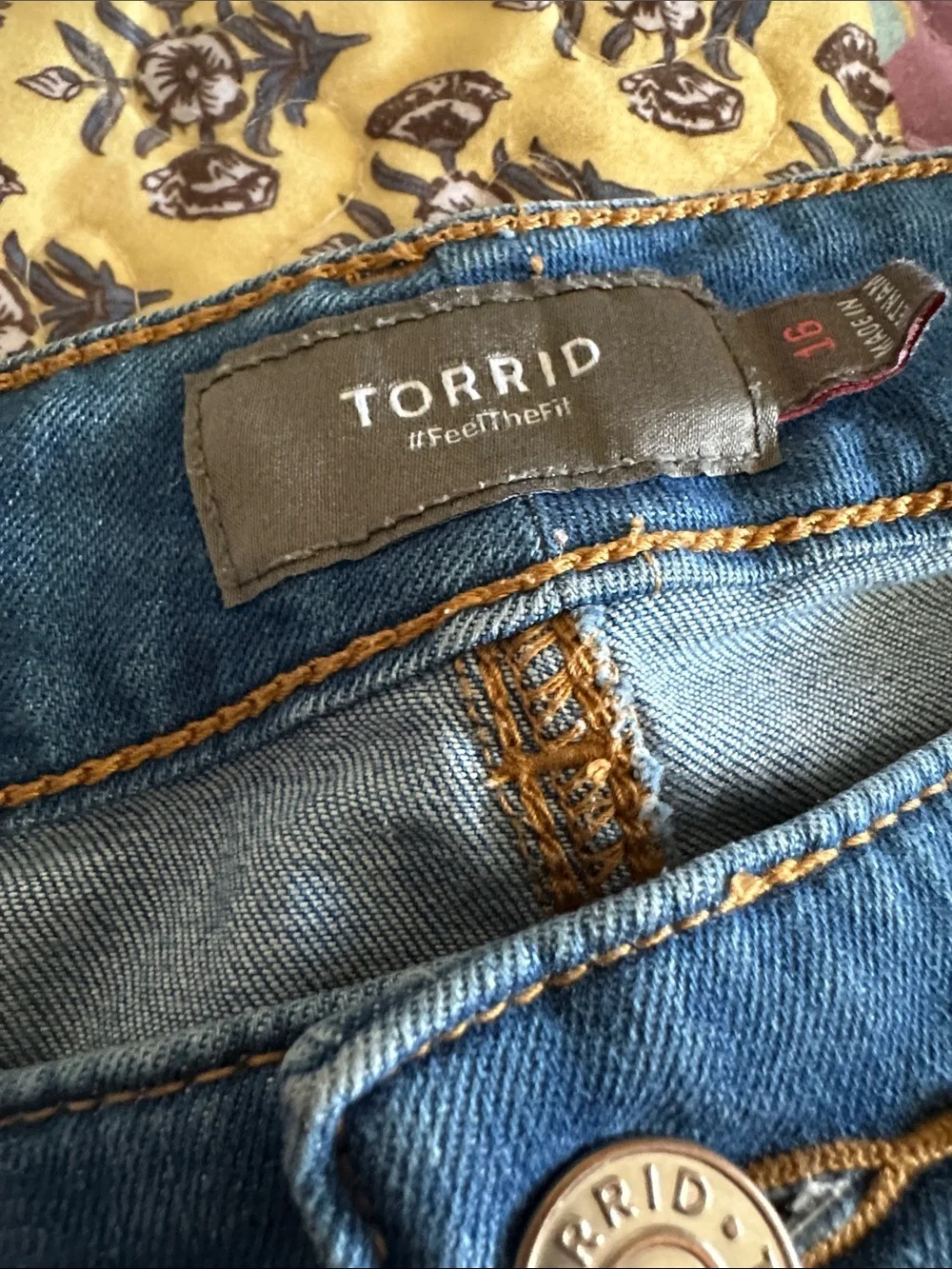torrid High-Rise Wide-Leg Cropped Jeans in Medium Blue - Picture 3 of 8